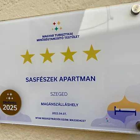 Sasfeszek Apartman